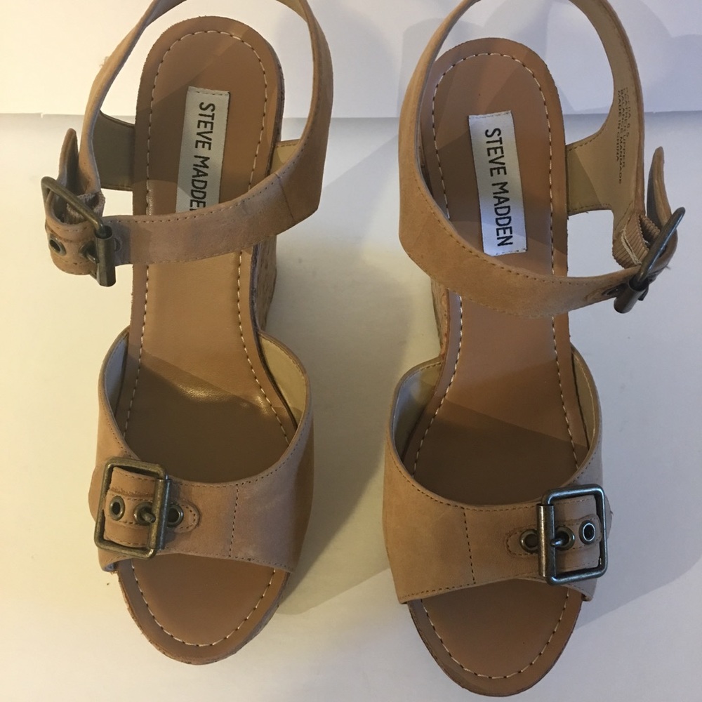 Steve Madden Tan suede wedges, ladies sz 8.5